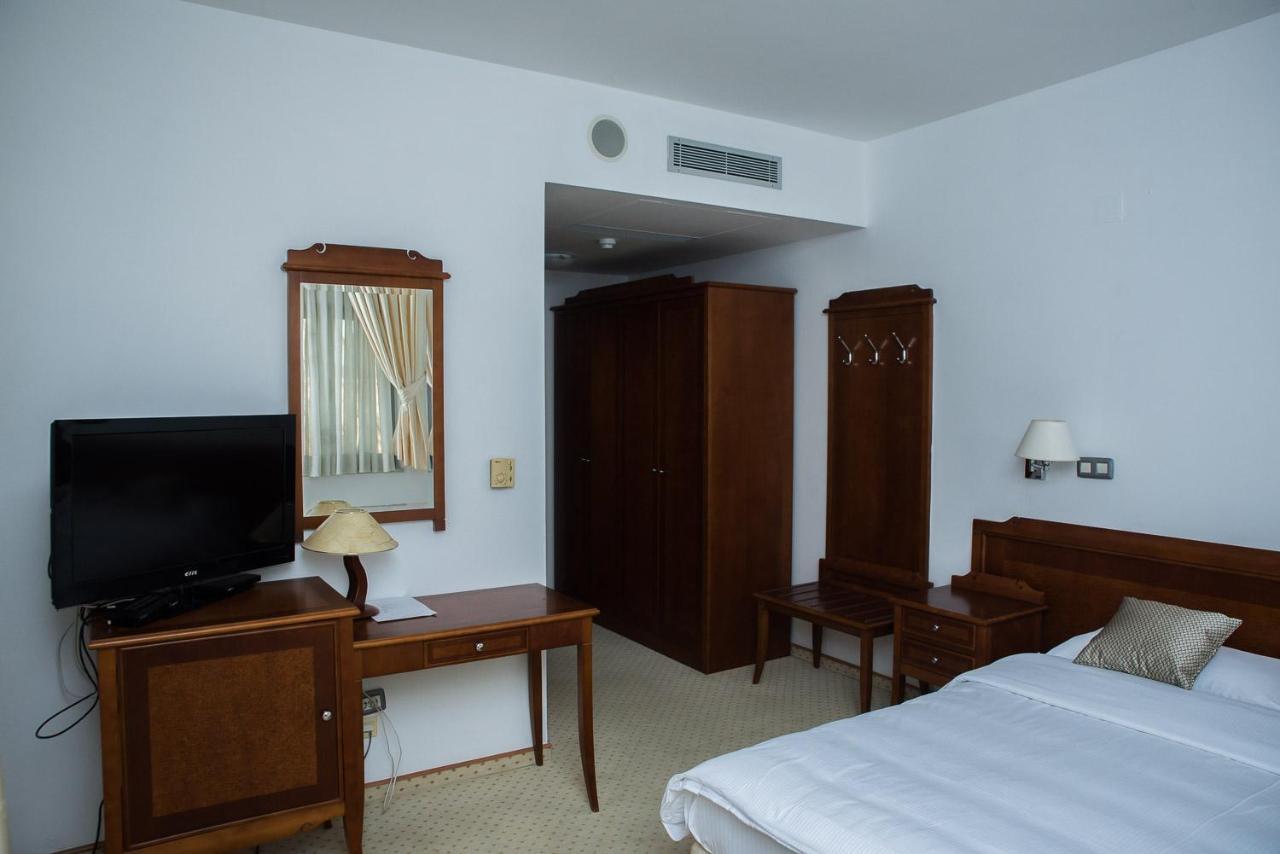 Hotel Hum ยูบุสกี ภายนอก รูปภาพ