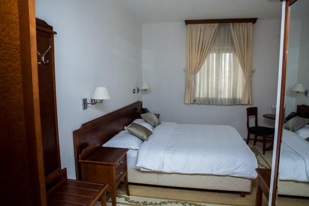 Hotel Hum ยูบุสกี ภายนอก รูปภาพ
