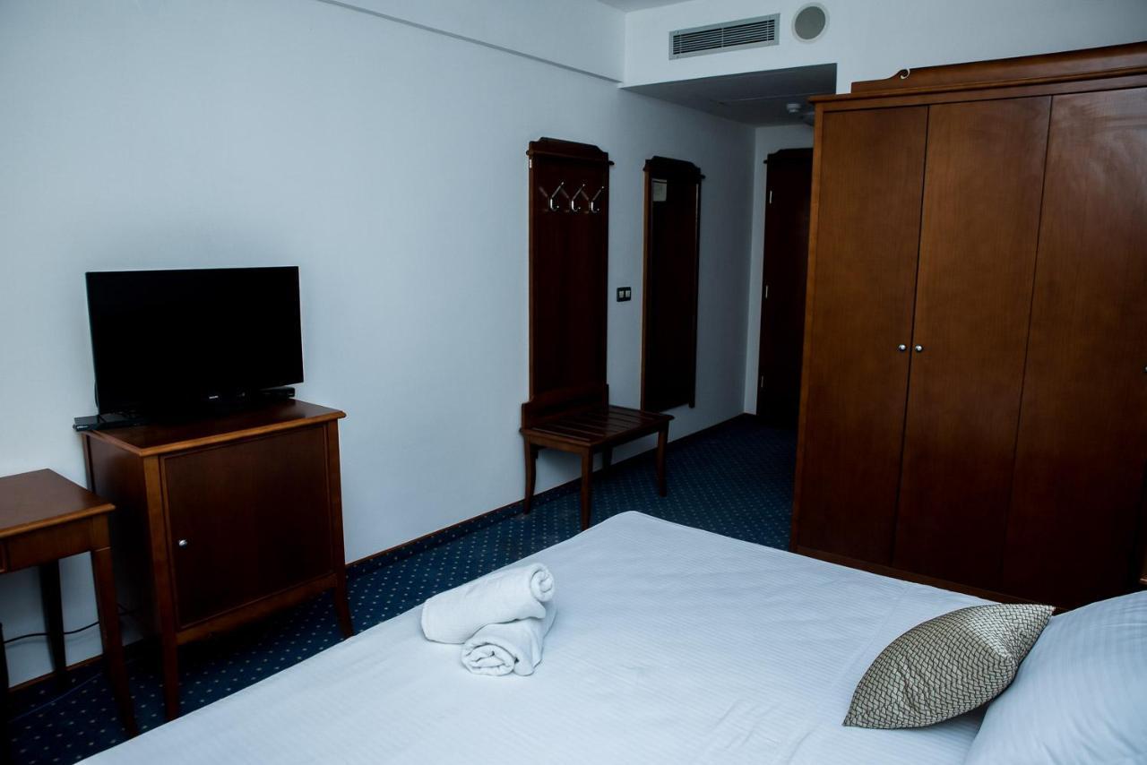 Hotel Hum ยูบุสกี ภายนอก รูปภาพ