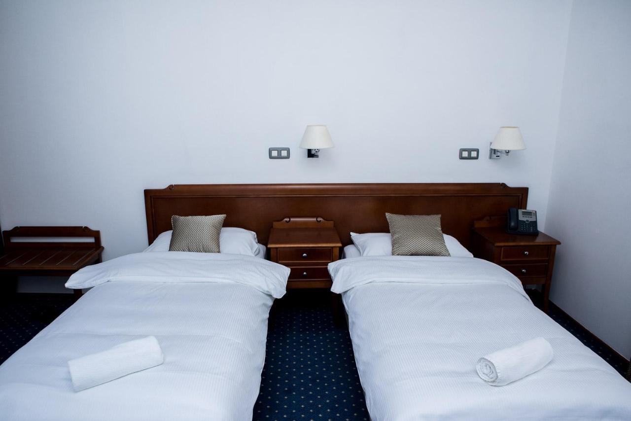 Hotel Hum ยูบุสกี ภายนอก รูปภาพ