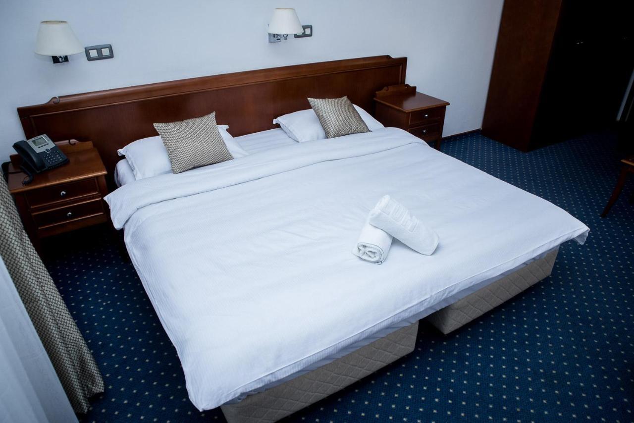 Hotel Hum ยูบุสกี ภายนอก รูปภาพ