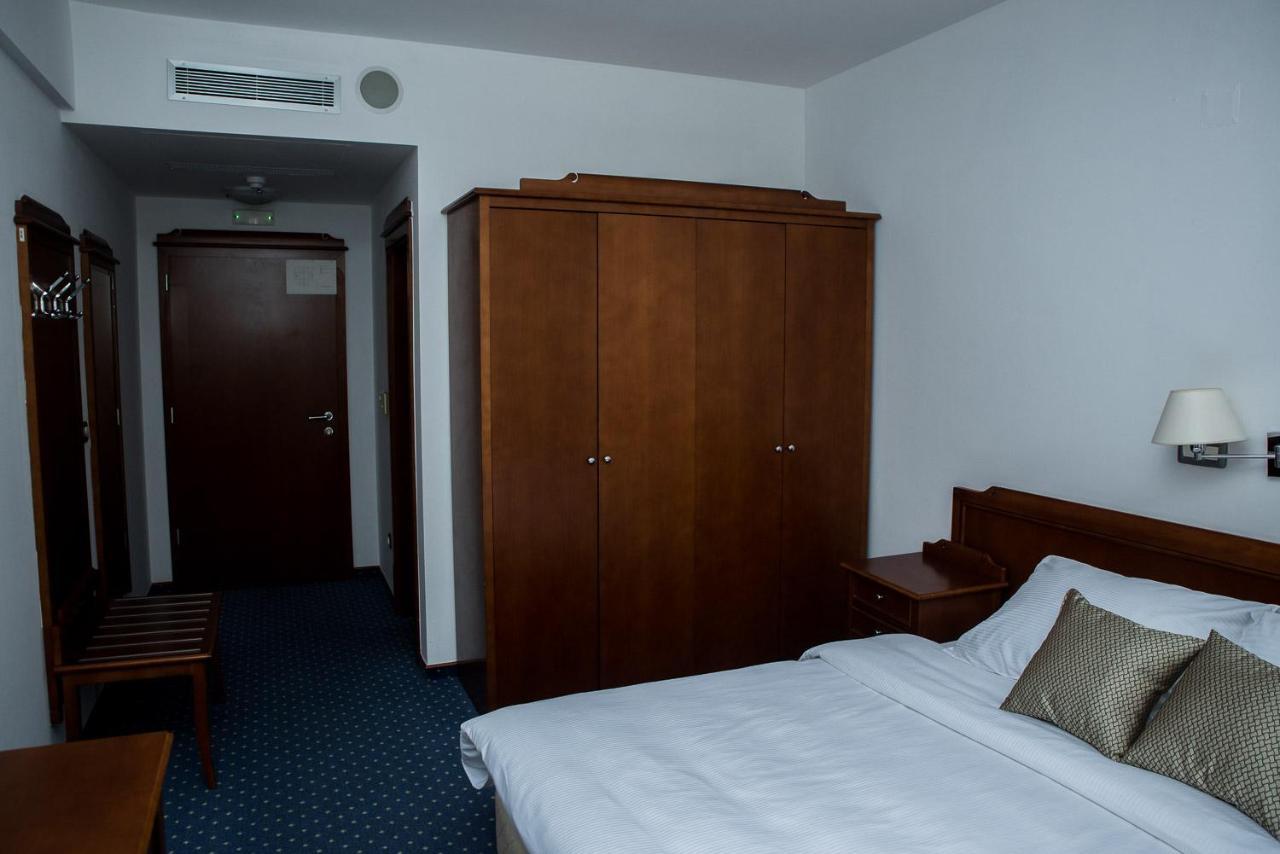 Hotel Hum ยูบุสกี ภายนอก รูปภาพ