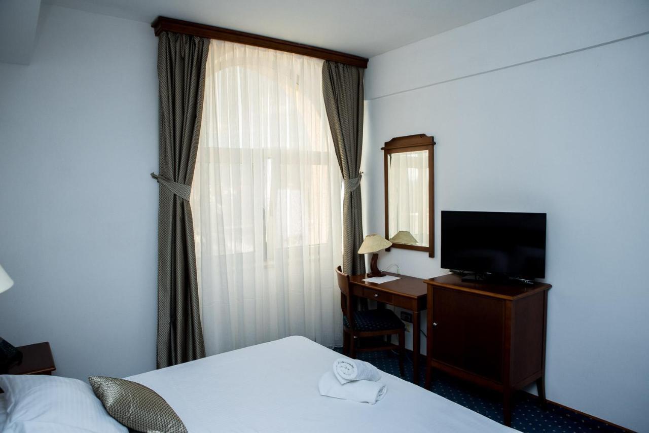 Hotel Hum ยูบุสกี ภายนอก รูปภาพ