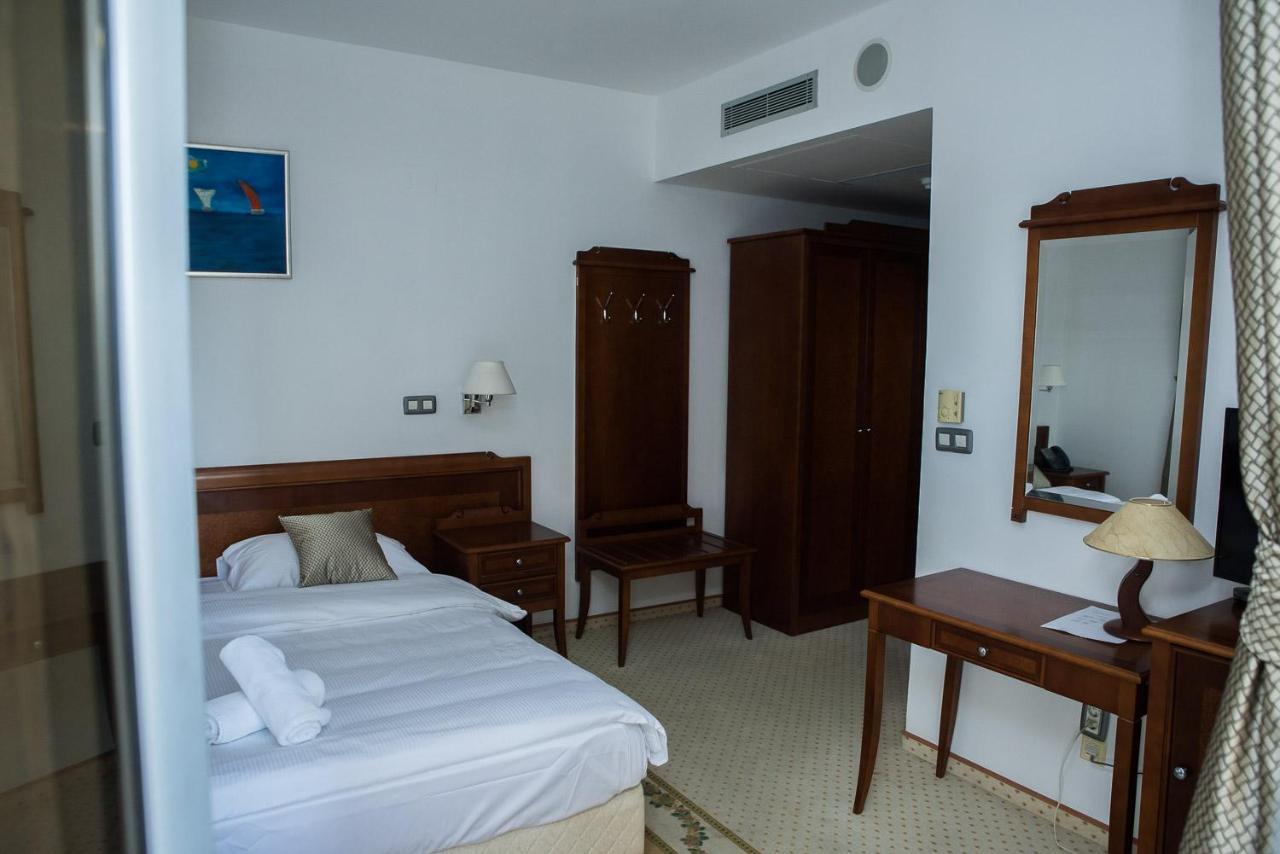 Hotel Hum ยูบุสกี ภายนอก รูปภาพ
