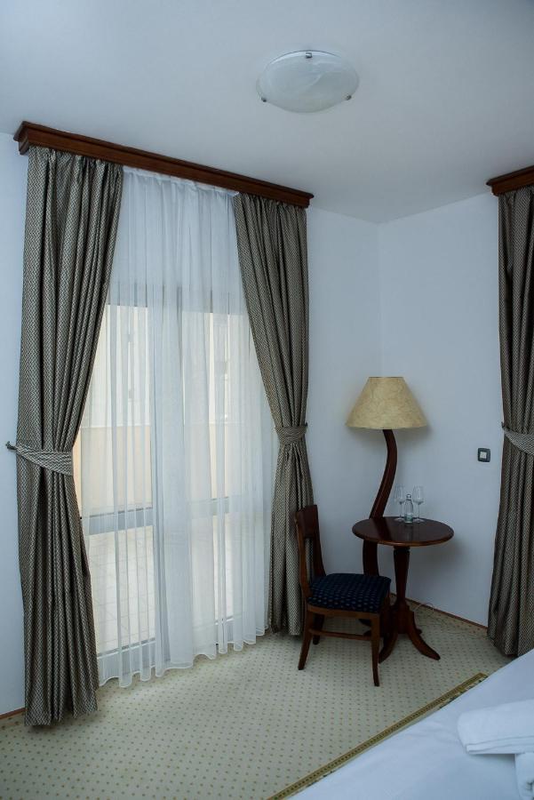 Hotel Hum ยูบุสกี ภายนอก รูปภาพ