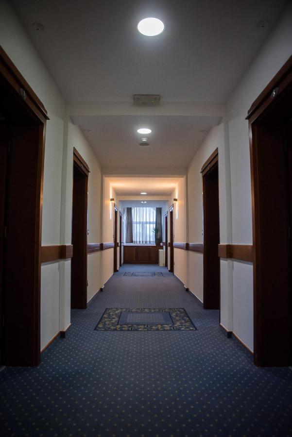 Hotel Hum ยูบุสกี ภายนอก รูปภาพ