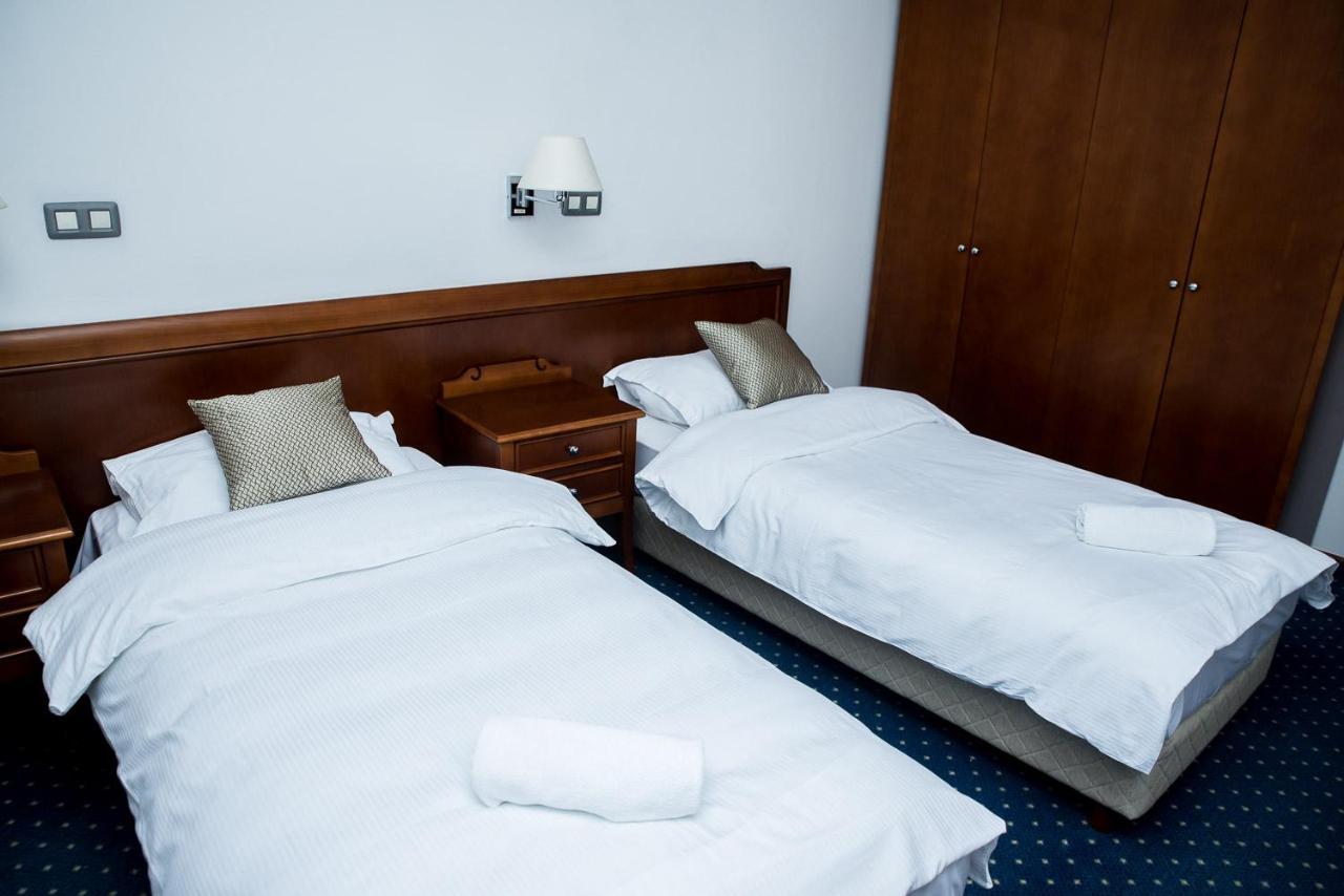 Hotel Hum ยูบุสกี ภายนอก รูปภาพ