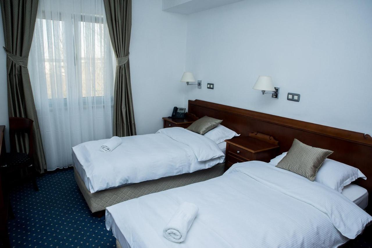 Hotel Hum ยูบุสกี ภายนอก รูปภาพ