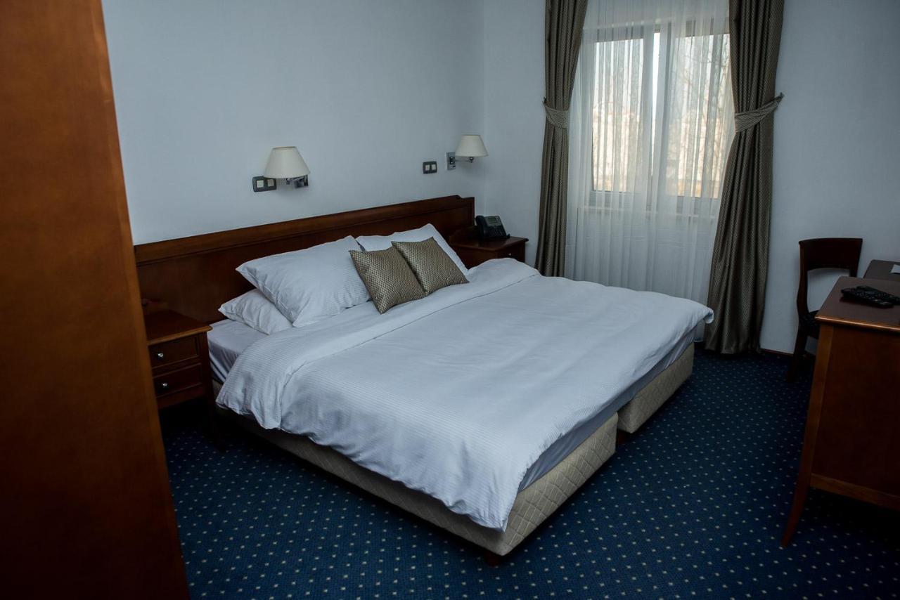 Hotel Hum ยูบุสกี ภายนอก รูปภาพ