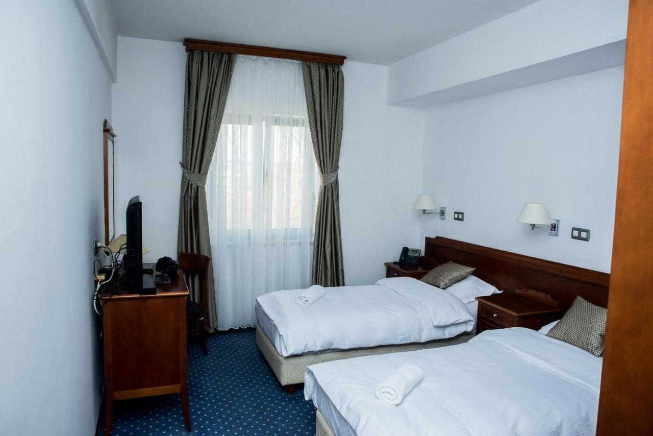 Hotel Hum ยูบุสกี ภายนอก รูปภาพ