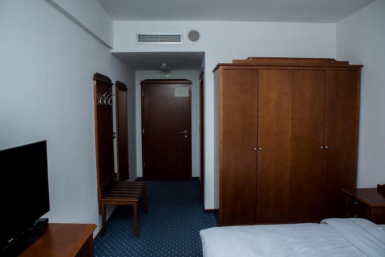 Hotel Hum ยูบุสกี ภายนอก รูปภาพ