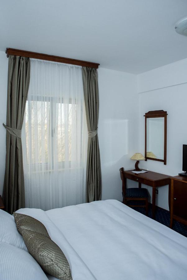 Hotel Hum ยูบุสกี ภายนอก รูปภาพ