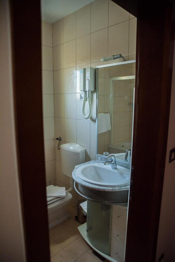 Hotel Hum ยูบุสกี ภายนอก รูปภาพ