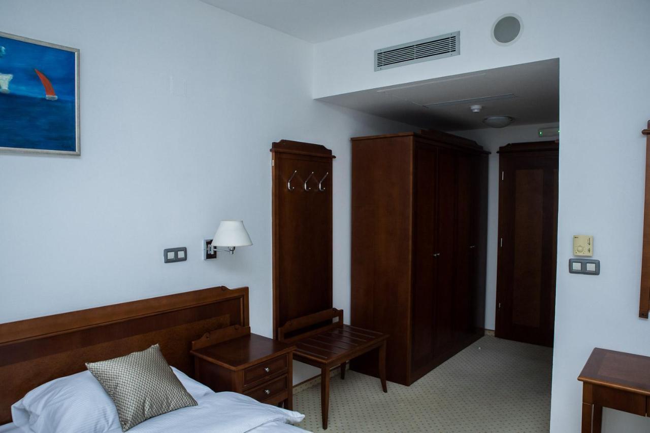 Hotel Hum ยูบุสกี ภายนอก รูปภาพ