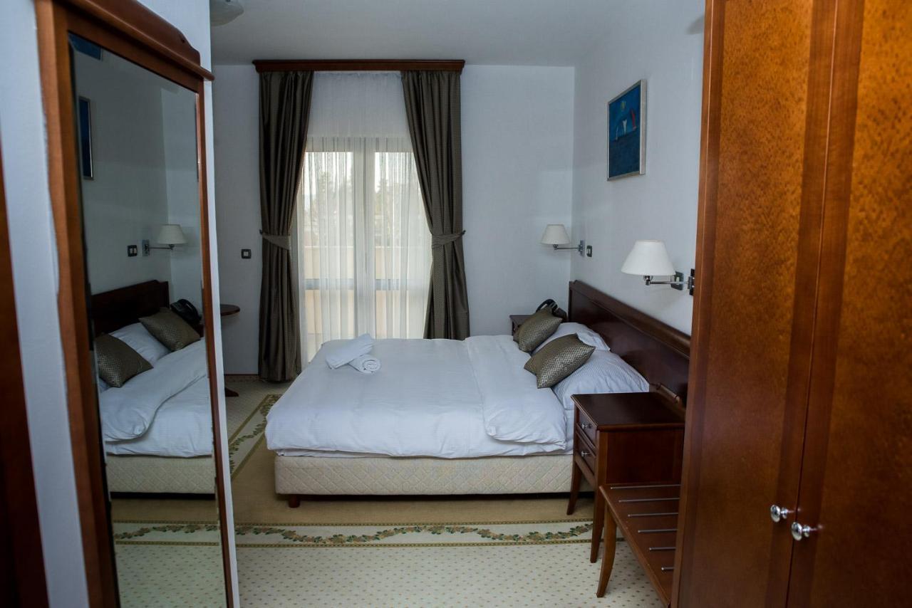Hotel Hum ยูบุสกี ภายนอก รูปภาพ